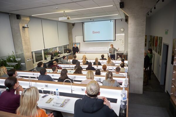Учебный класс Школы вина Энотрия