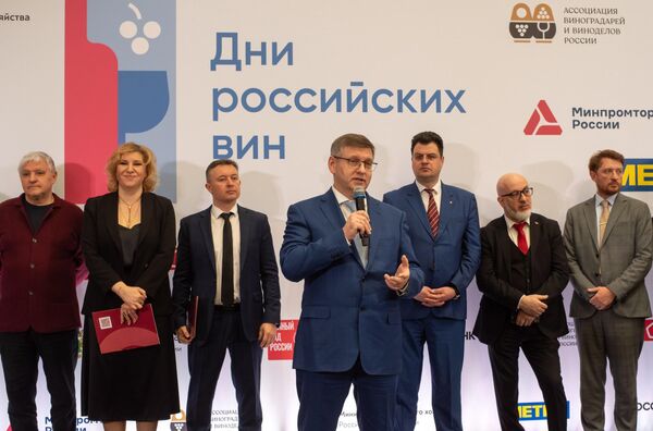 В METRO стартовал весенний этап всероссийской акции Дни российских вин