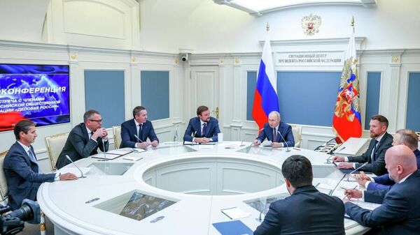 13 мая 2025. Президент РФ Владимир Путин во время встречи в режиме видеоконференции с членами Общероссийской общественной организации Деловая Россия в рамках XX Форума-съезда организации.