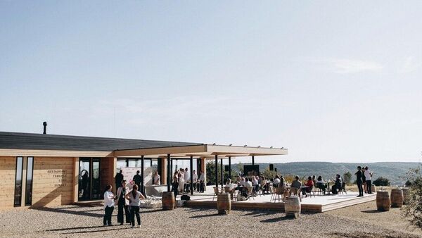 Ресторан Sunset на территории винодельни Сатера