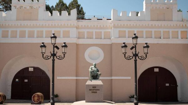 Винодельня Новый Свет. Памятник Л.С. Голицыну. Винодельня Новый Свет. Памятник Л.С. Голицыну.