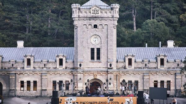 Главное здание винодельни Массандра, Крым Главное здание винодельни Массандра, Крым