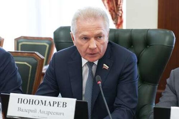 Круглый стол Комитета Совета Федерации по экономической политике совместно с Комитетом Совета Федерации по аграрно-продовольственной политике и природопользованию. Пономарев Валерий Андреевич, член Комитета Совета Федерации по экономической политике Круглый стол Комитета Совета Федерации по экономической политике совместно с Комитетом Совета Федерации по аграрно-продовольственной политике и природопользованию. Пономарев Валерий Андреевич, член Комитета Совета Федерации по экономической политике