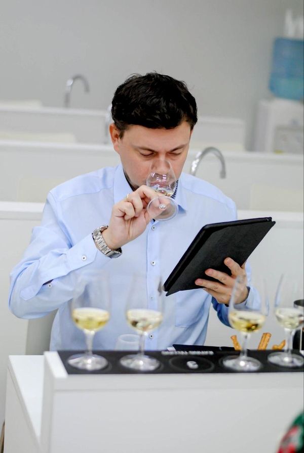 Павел Кириллов, шеф-кавист ГЛАВВИНО, главный редактор портала wineit.ru Павел Кириллов, шеф-кавист ГЛАВВИНО, главный редактор портала wineit.ru